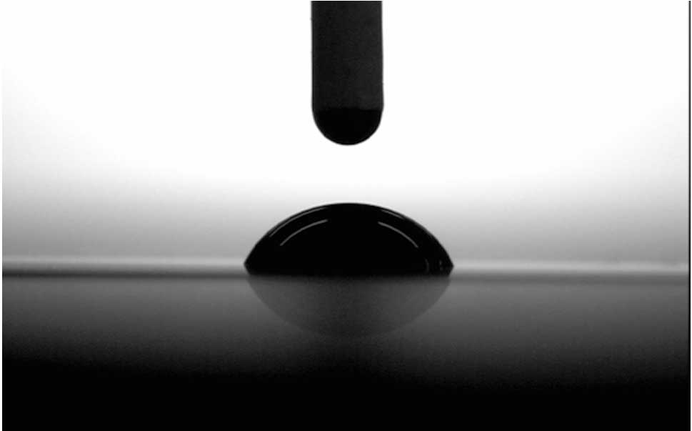 拭き取り試験前のノズル面の水滴